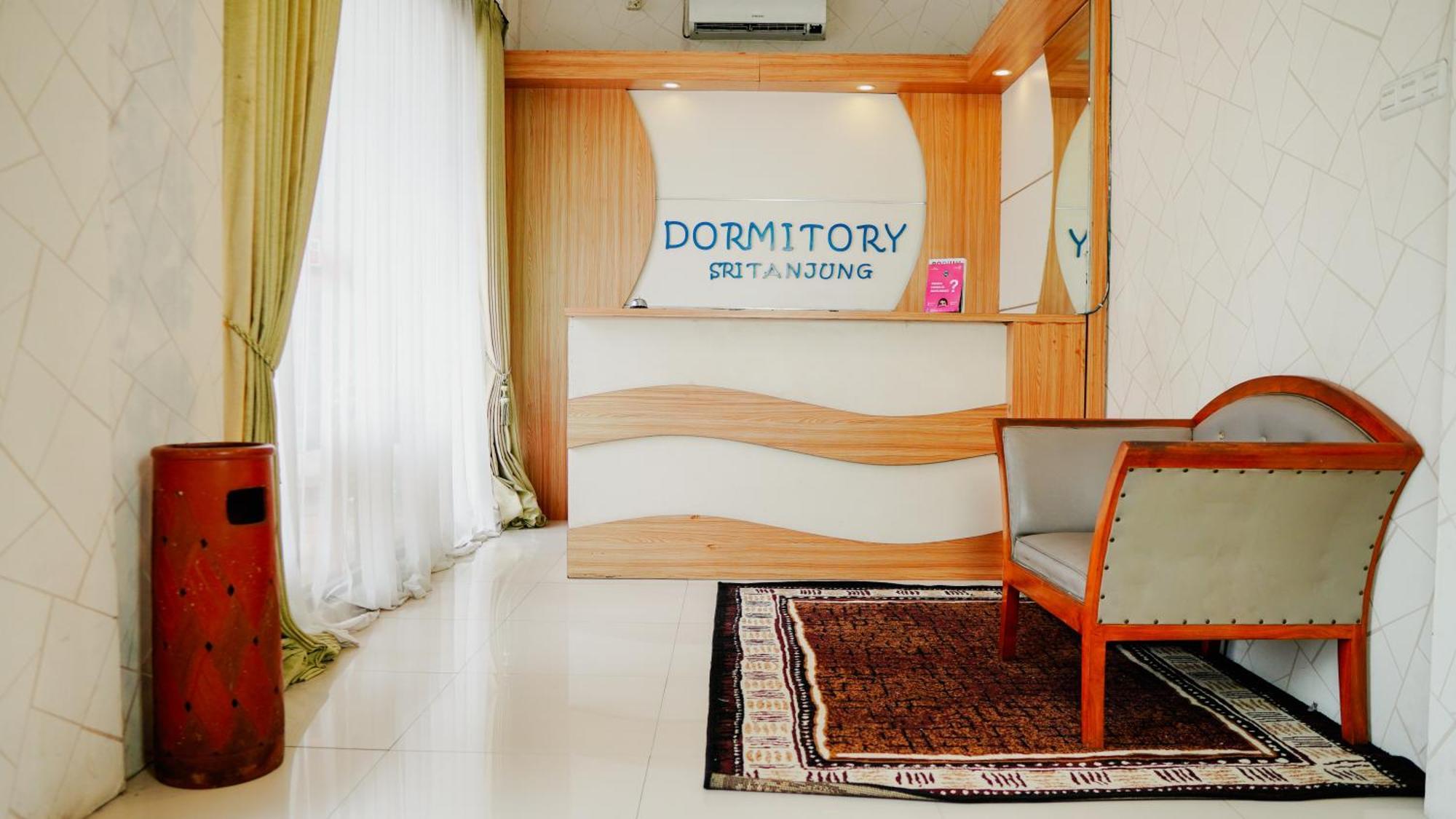 Dormitory Tourism Sritanjung Banyuwangi By Gajahsora Management מראה חיצוני תמונה