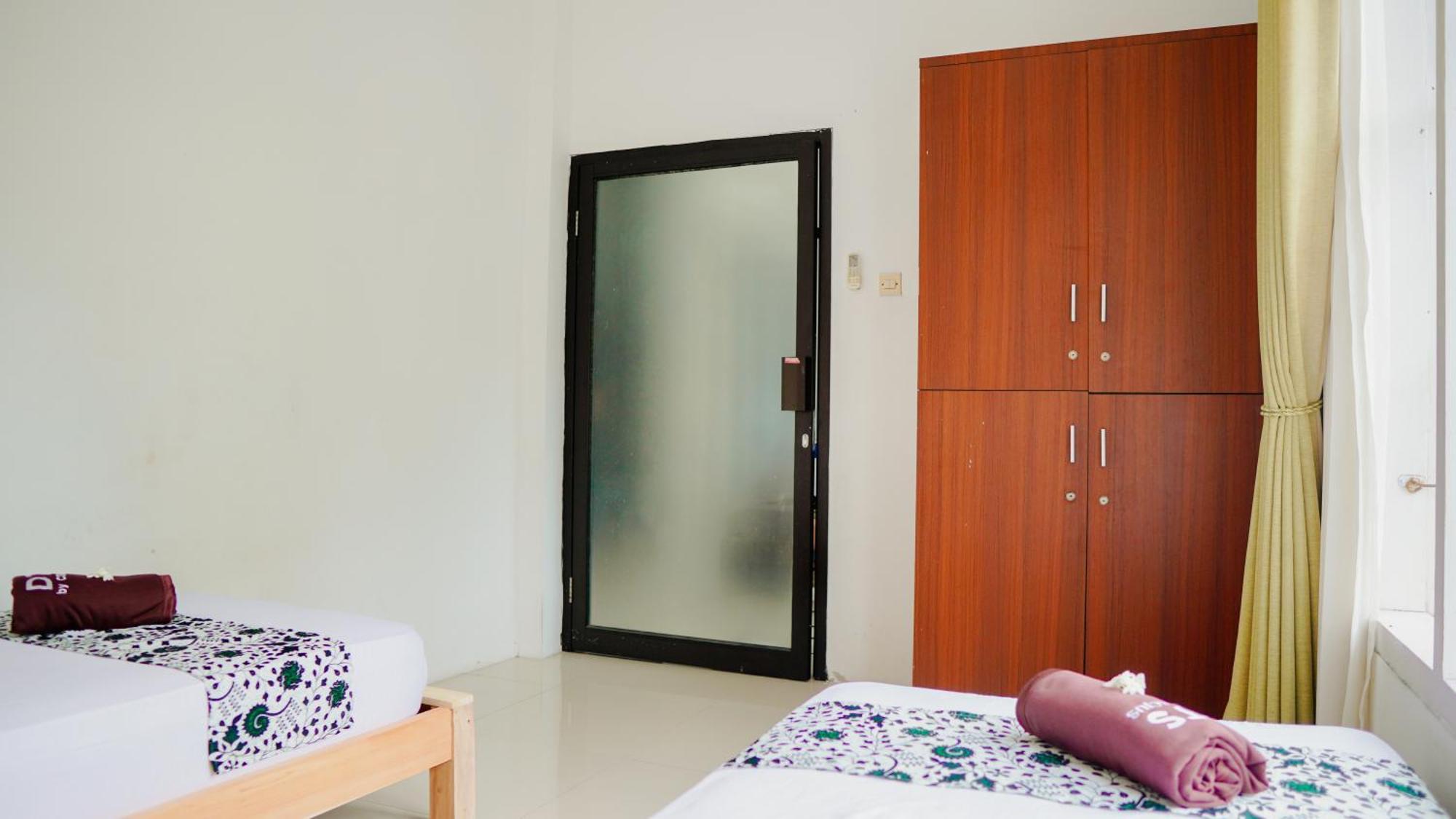 Dormitory Tourism Sritanjung Banyuwangi By Gajahsora Management מראה חיצוני תמונה